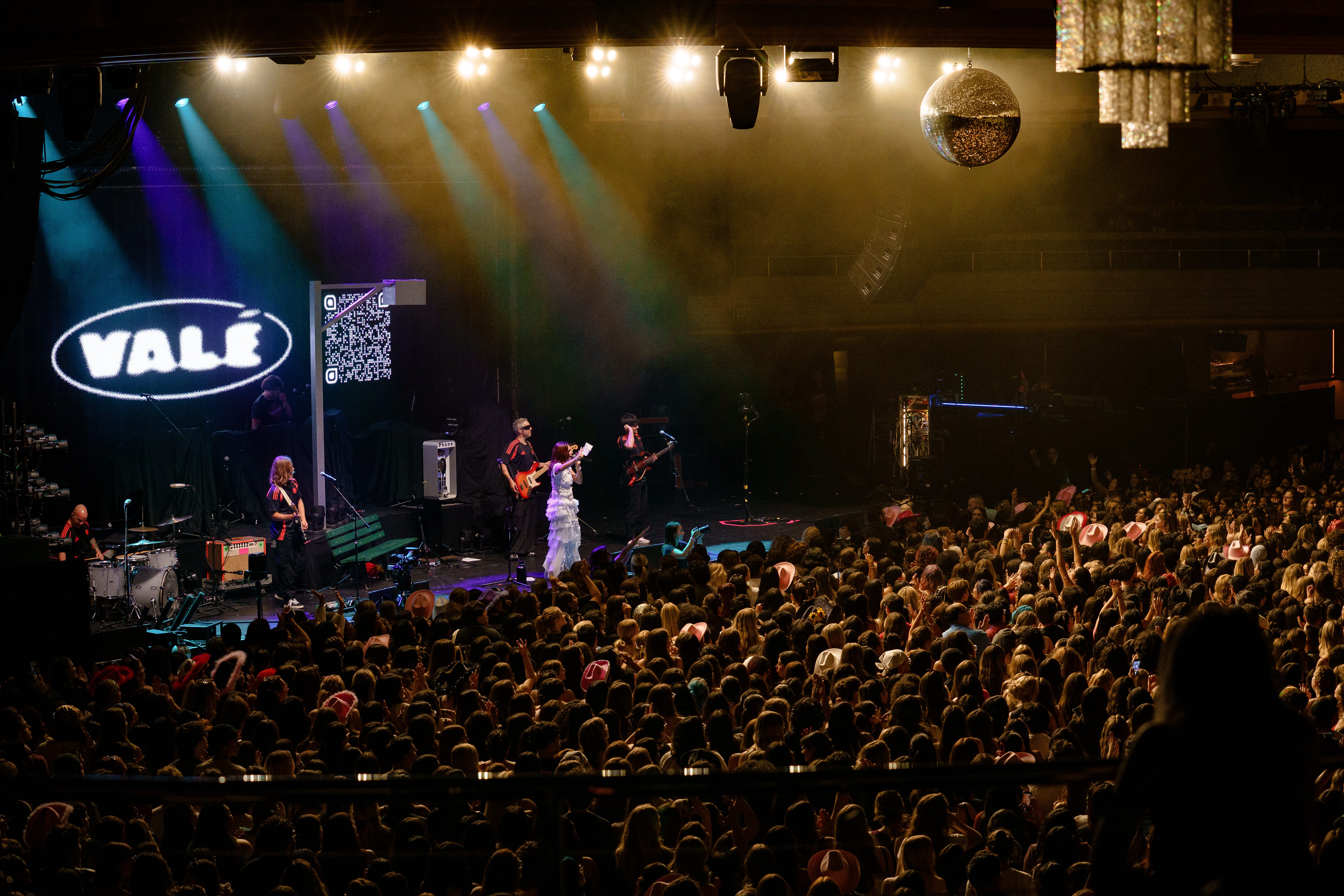 Valé live at Hollywood Palladium for The Driver Era's "Obsession Tour" finale