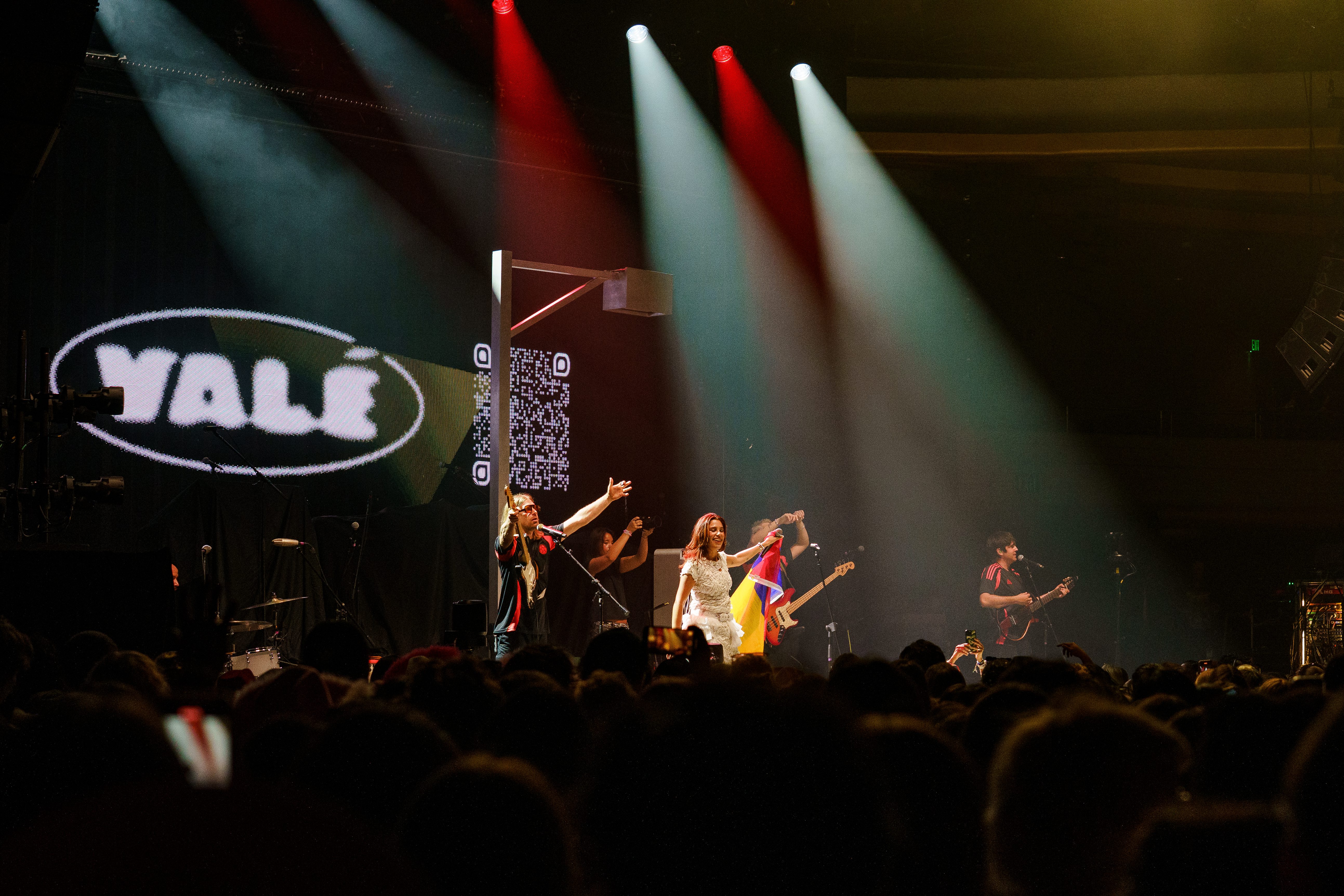 Valé live at Hollywood Palladium for The Driver Era's "Obsession Tour" finale