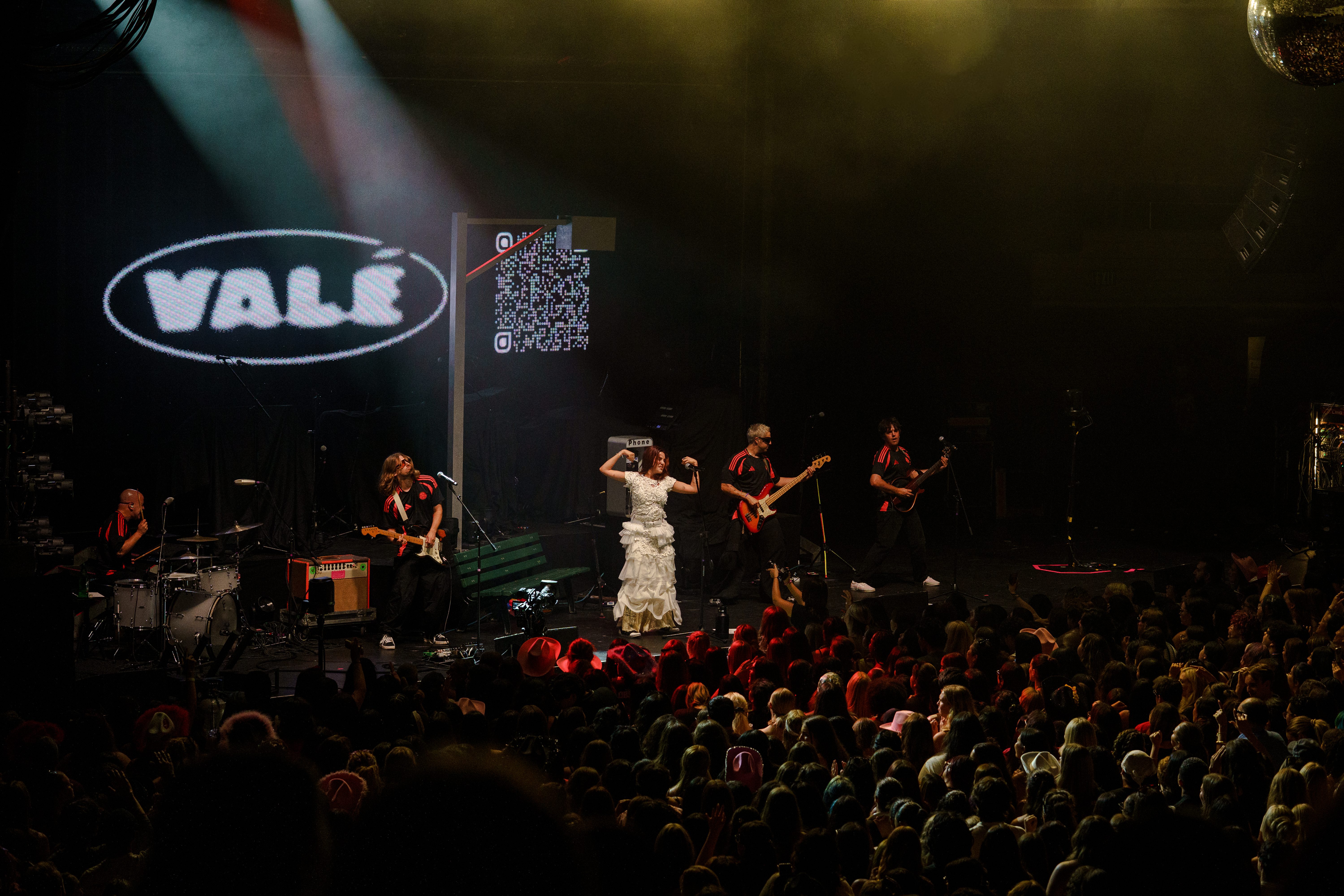 Valé live at Hollywood Palladium for The Driver Era's "Obsession Tour" finale