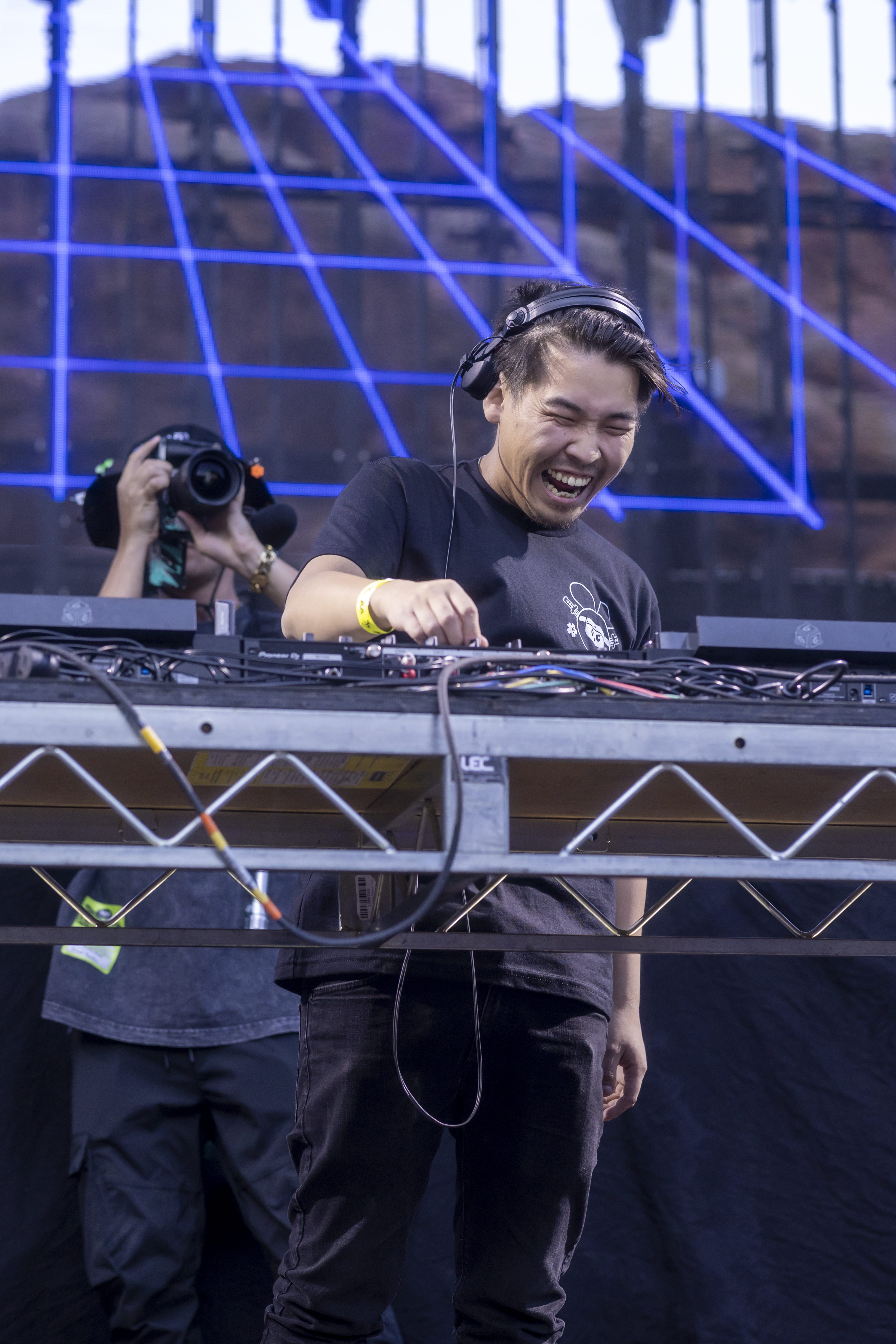 Taiki Nulight dropping bass-heavy beats at Deadrocks XI Red Rocks show