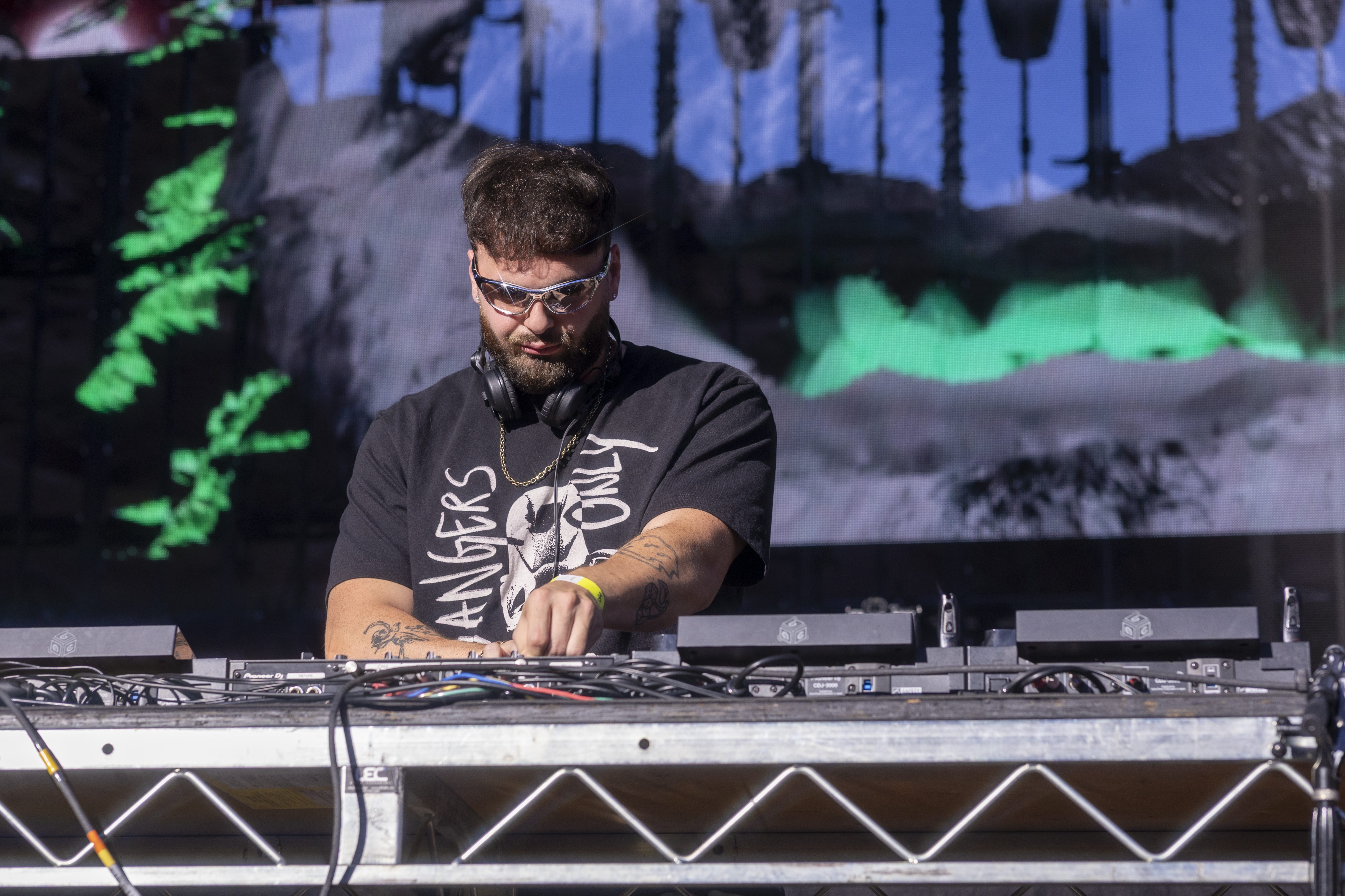 Zero hyping up the Red Rocks crowd with a heavy set at Deadrocks XI