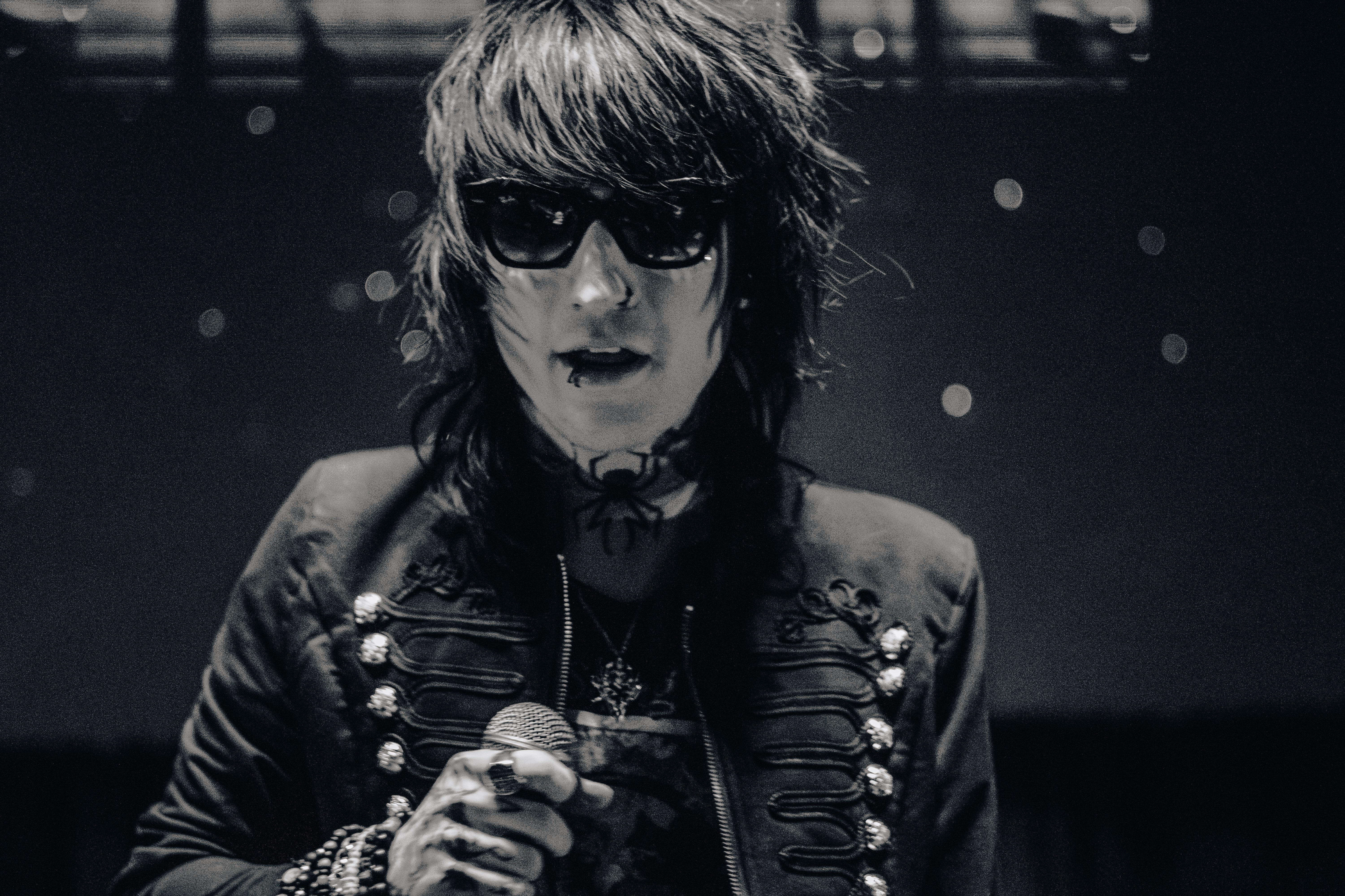 Johnnie Guilbert rocks Skully’s Music Diner with a full house