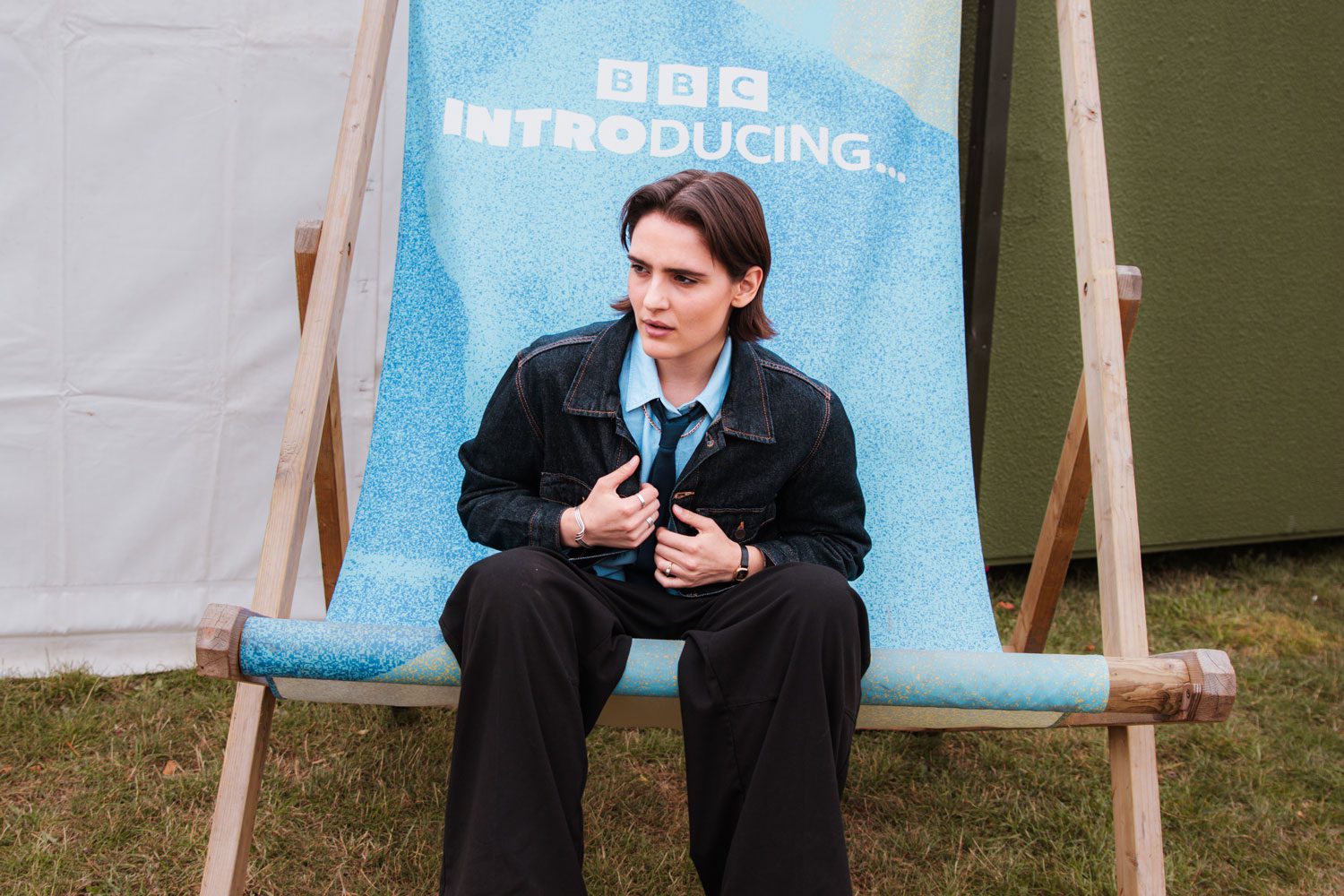 ENNA talks music, Julia Michaels, and songwriting in exclusive Leeds Festival Interview