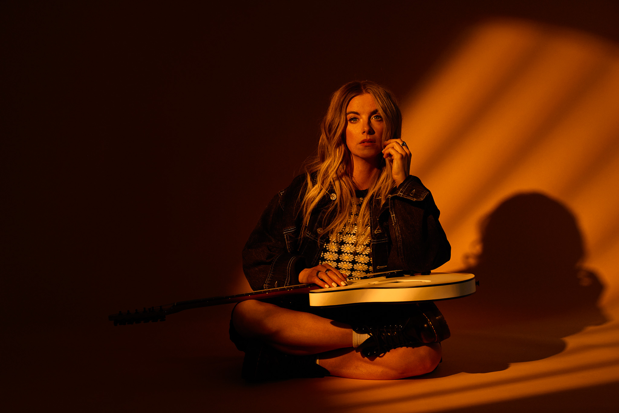 Lindsay Ell: Sitting on the fence between country-rock and pop polish