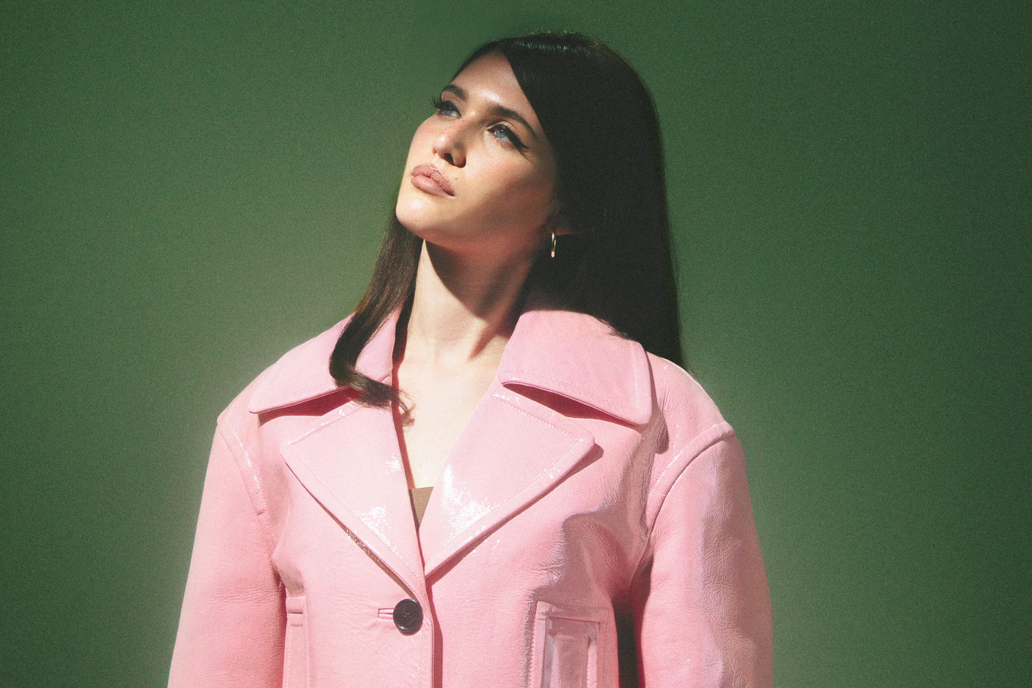 SIENNA SPIRO takes the world by storm with her hit single “Die on This Hill,” as it hits the top ten on Spotify global charts