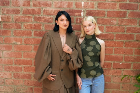 Maisie Peters and Julia Michaels reunite on Kingmaker