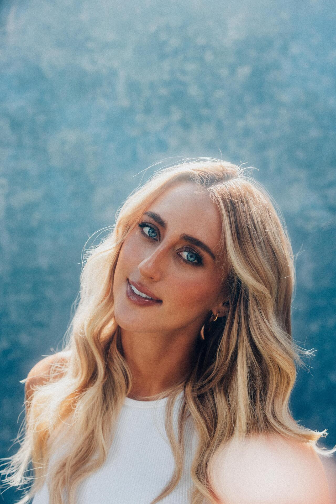 Nashville artist Ashley Cooke shares official music video for “xs”
