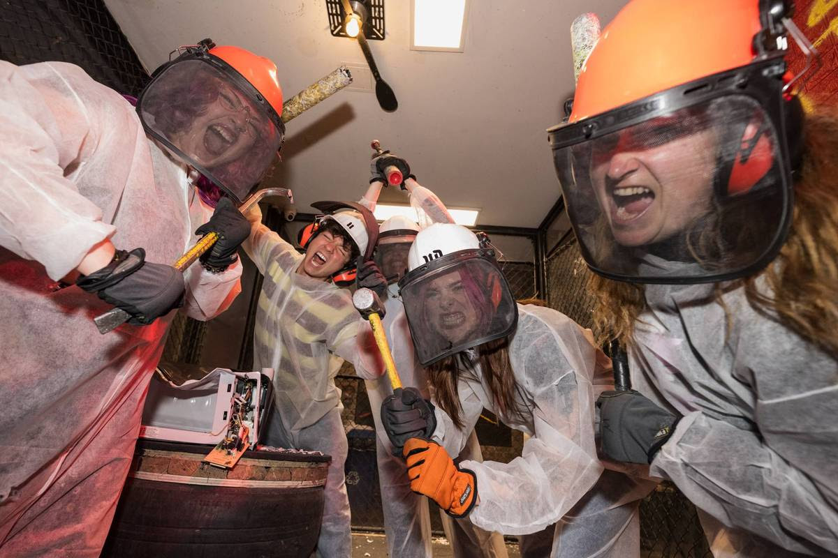 girli rages out with fans in NYC!!