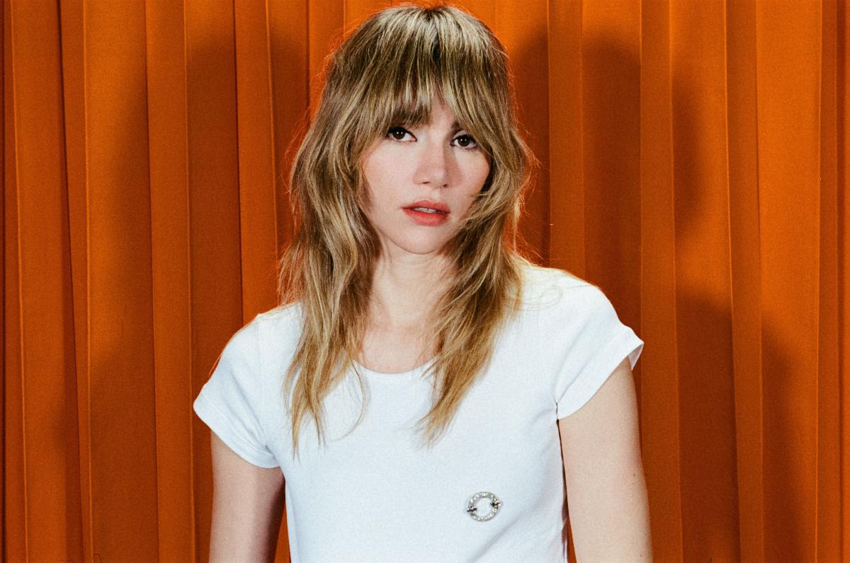 Suki Waterhouse is “Back in Love”