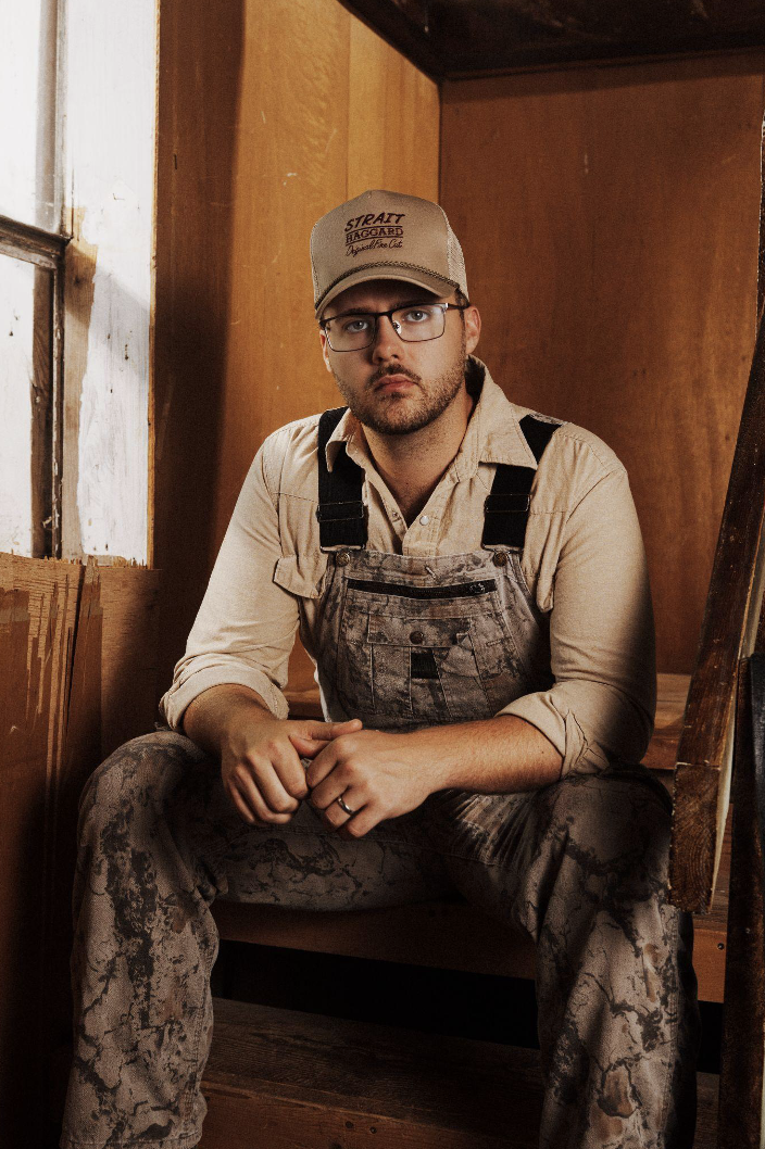 Kenny Whitmire signs to MCA. Announces debut EP FOOL IN A KING SIZE BED out June 12