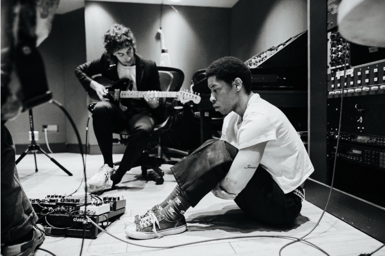 Kennyhoopla joins forces with The Strokes on “NEW AMERICA//”
