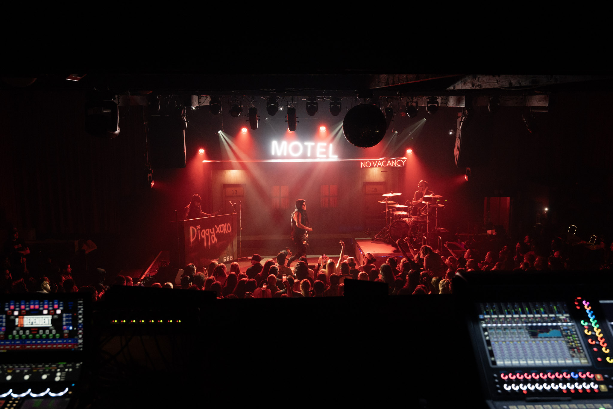 Diggy Graves kicks off the No Vacancy Tour at The Independent