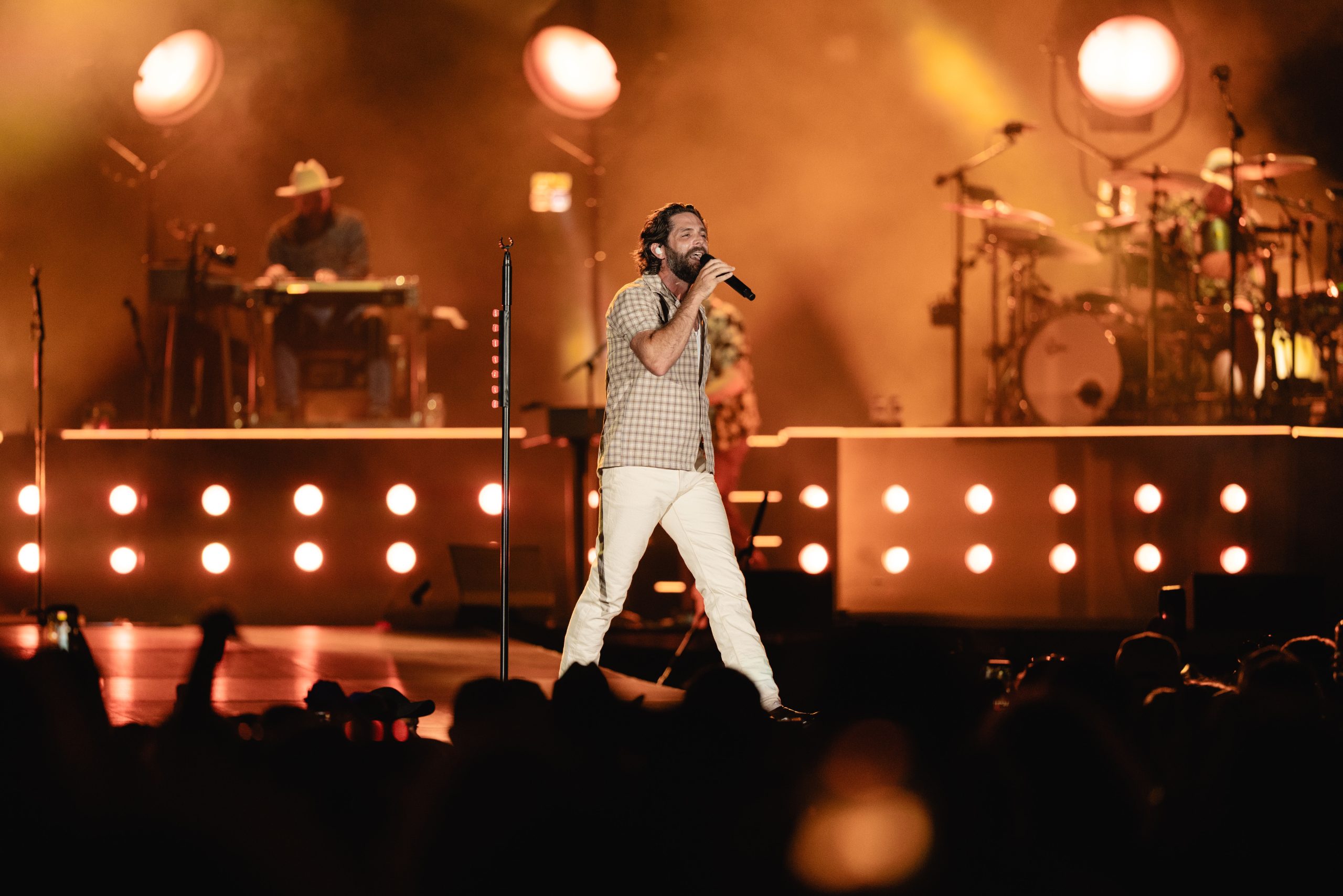 Thomas Rhett and Niall Horan’s “A Night to Remember”