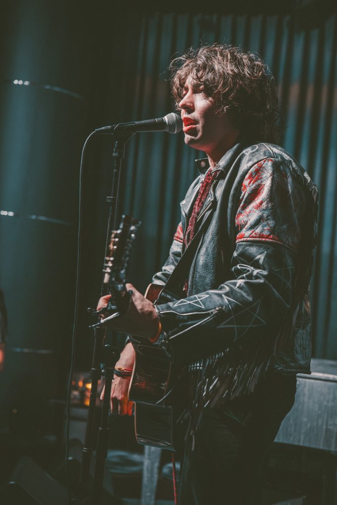 Barns Courtney Silver Lining Lounge