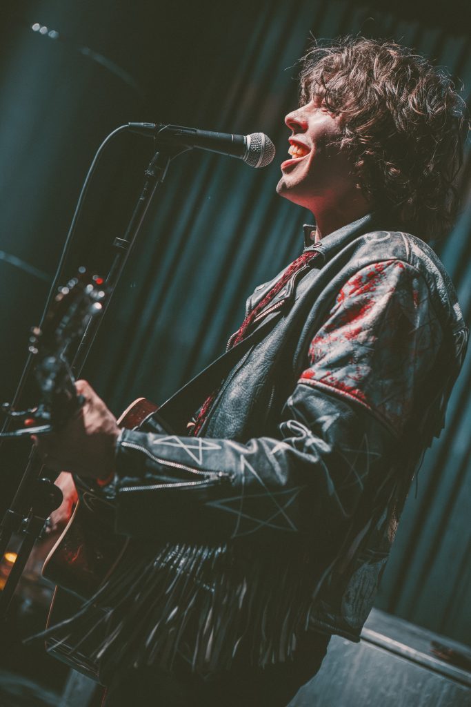 Barns Courtney Silver Lining Lounge