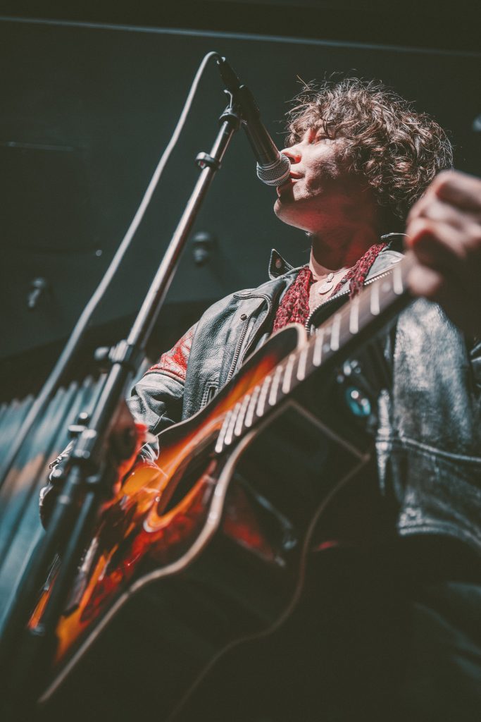 Barns Courtney Silver Lining Lounge