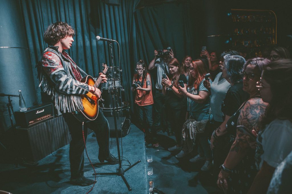 Barns Courtney Silver Lining Lounge