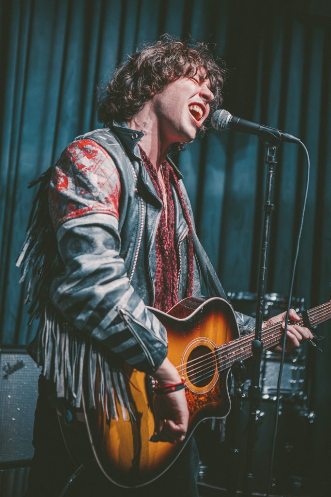 Barns Courtney Silver Lining Lounge