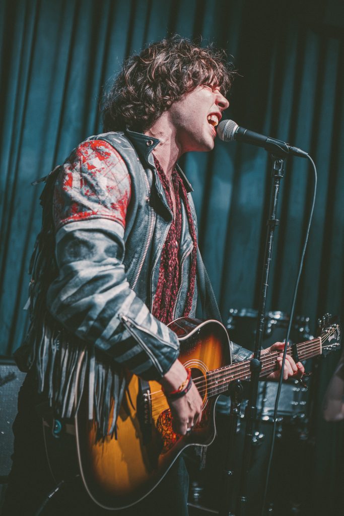 Barns Courtney Silver Lining Lounge
