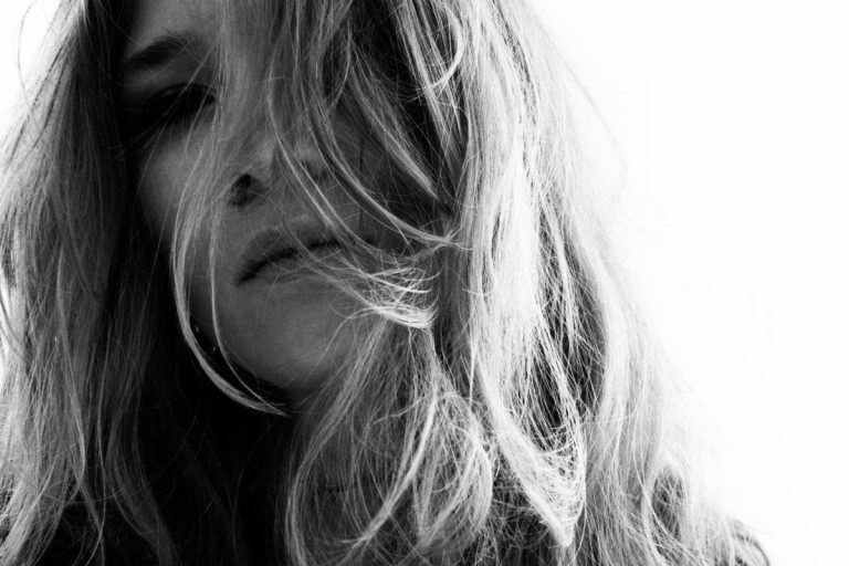 Ivy Flindt releases new single “I Like The Weather”